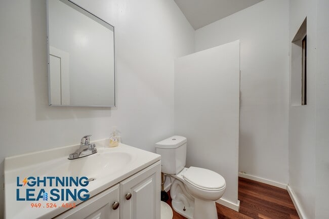 Building Photo - 1423 Flower St