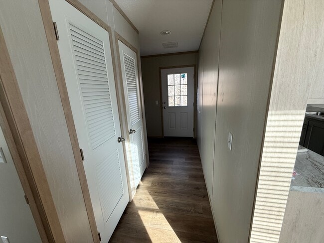 Building Photo - 9 Gladeview