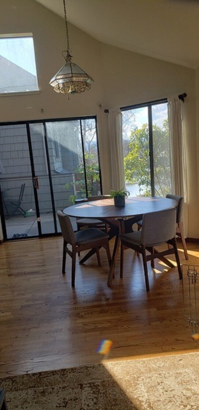 Dining Room - 1152 Shoreline Dr