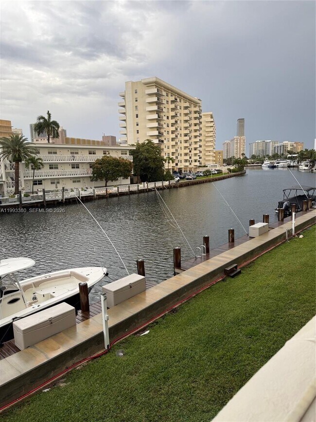 Foto del edificio - 440 Paradise Isle Blvd