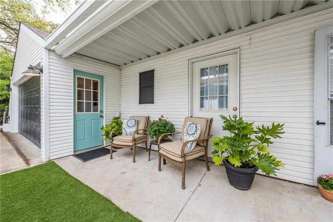 Foto del edificio - 1607 Woodlawn Blvd