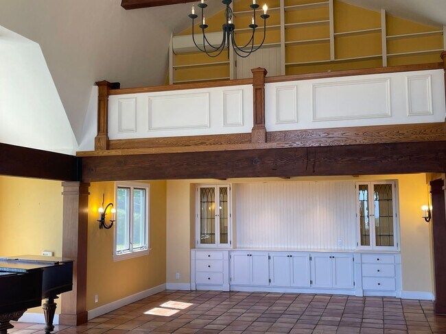 Foto del edificio - Spacious hilltop home, cul de sac location, fabulous views, Excellent Palo Alto Schools!