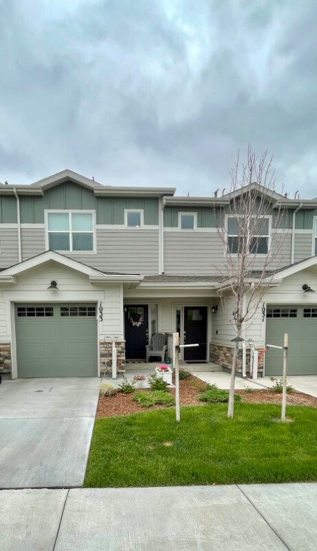 Foto del edificio - 1033 Oak Cir