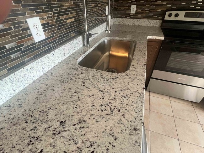 Building Photo - 326 Willow Oak Dr