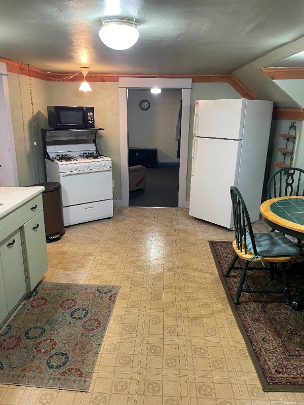 Building Photo - 427 Nevins St