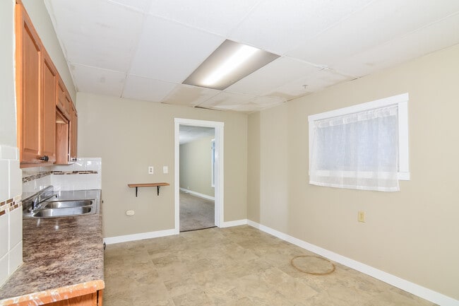 Building Photo - 454 Sherburne Ave