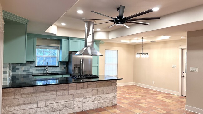 Foto del edificio - 13113 Hearn Rd