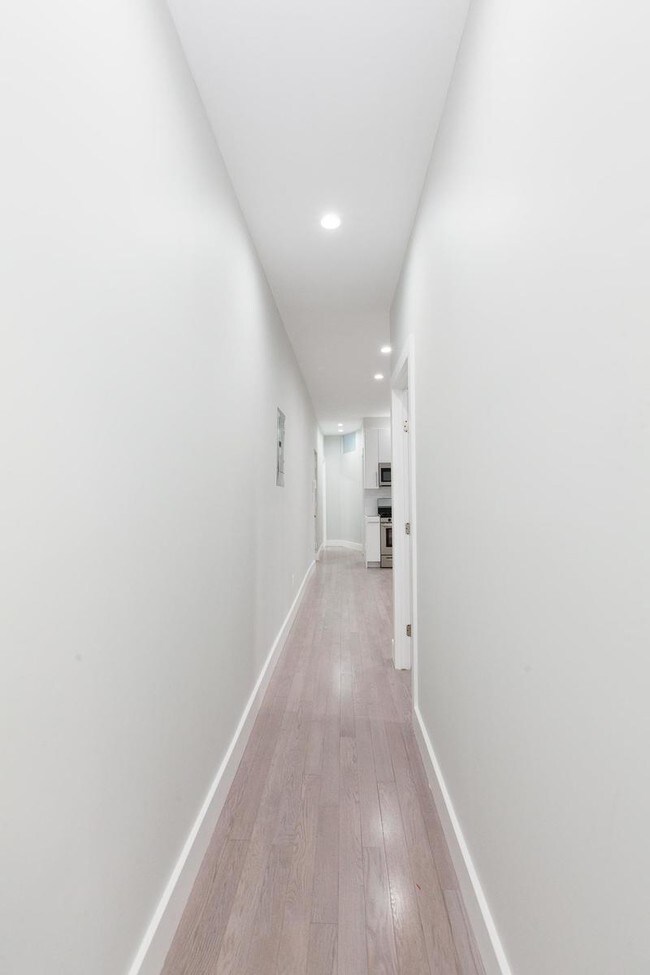 Foto del edificio - 284 Driggs Avenue