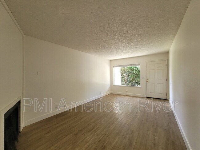 Foto del edificio - 5834 Sperry Dr