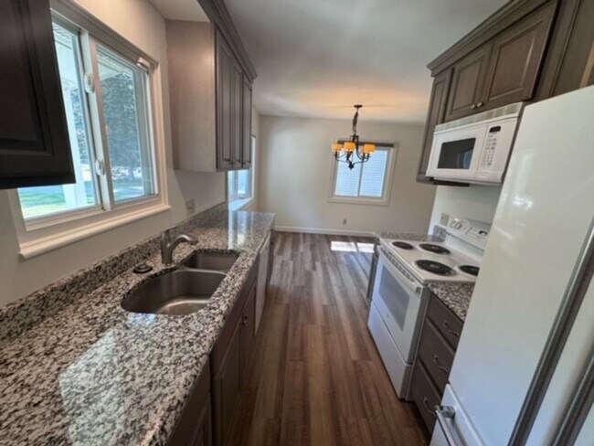 Building Photo - CHARMING HOME ON EAST SIDE OF TRAVERSE CIT...