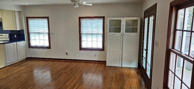 Foto del edificio - 3936 Case St