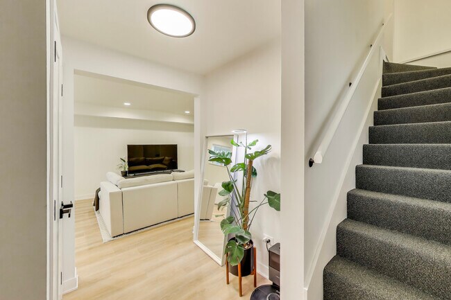 Foto del edificio - 2619 N Kimball Ave
