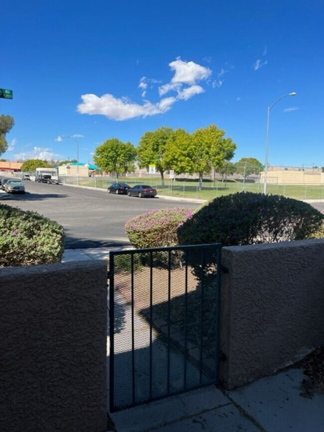 Foto del edificio - 3 br, 2.5 bath House - 5207 Souvenir Lane