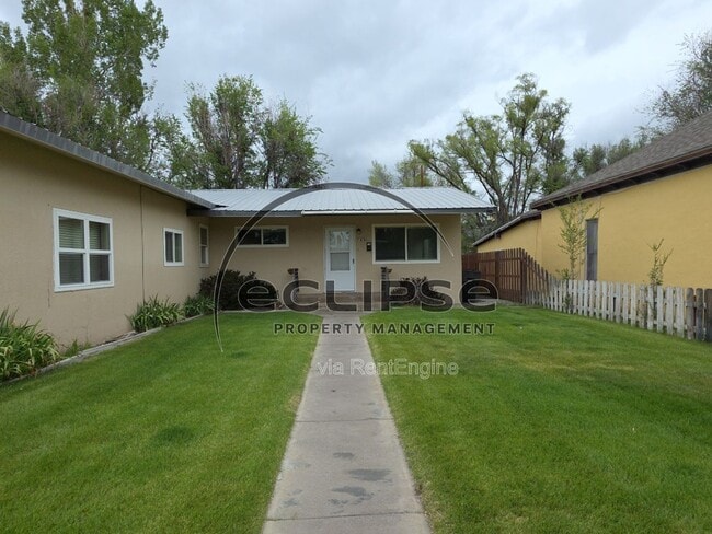 Building Photo - 729 3rd St