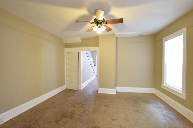 Foto del edificio - UNIT A: Charming 3 Bed 1.5 Bath Town Home for Rent in DeLand, FL! $500 off First Month Rent!!!