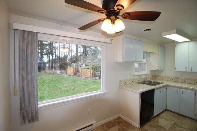 Building Photo - 2 Bed 1 Bath - Excellent Condition - Pet F...
