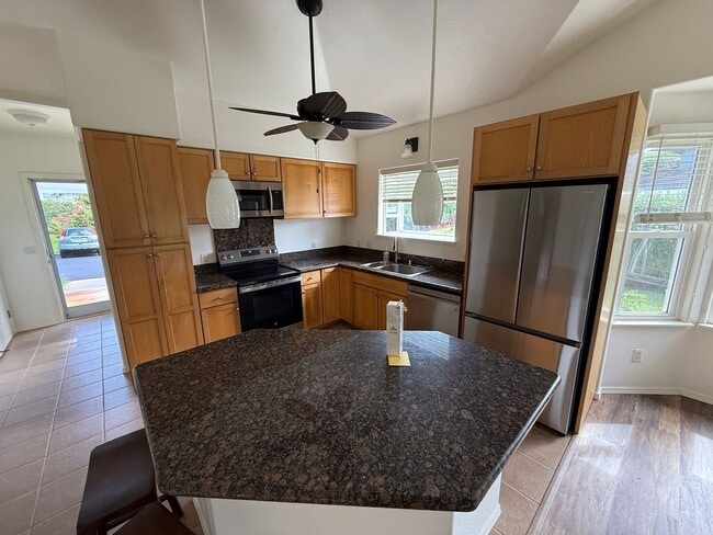 Building Photo - Regency at Huleia Lihue Two bedroom, two and a half bath, unfurnished corner unit Townhome.