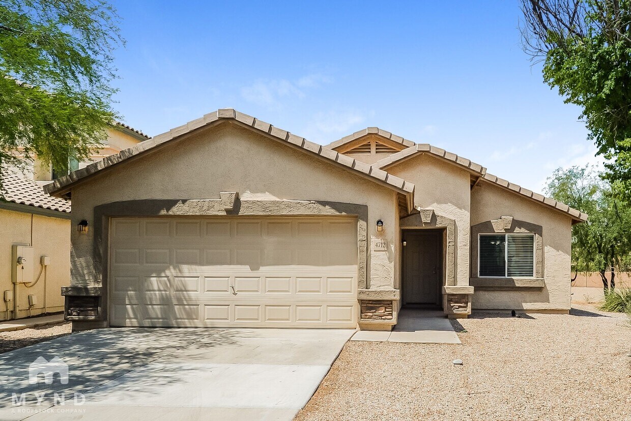Primary Photo - 4712 E Silverbell Rd