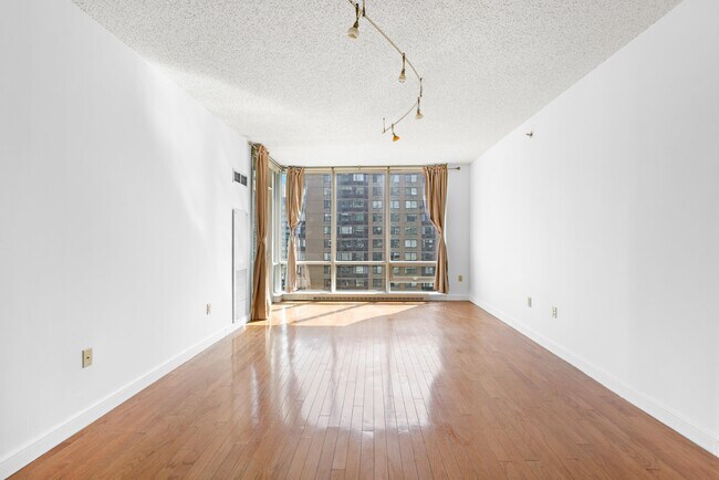 Foto del edificio - 20 Newport Pkwy