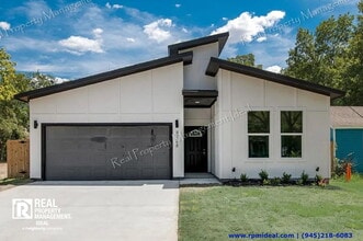 Building Photo - 8728 Dunlap St