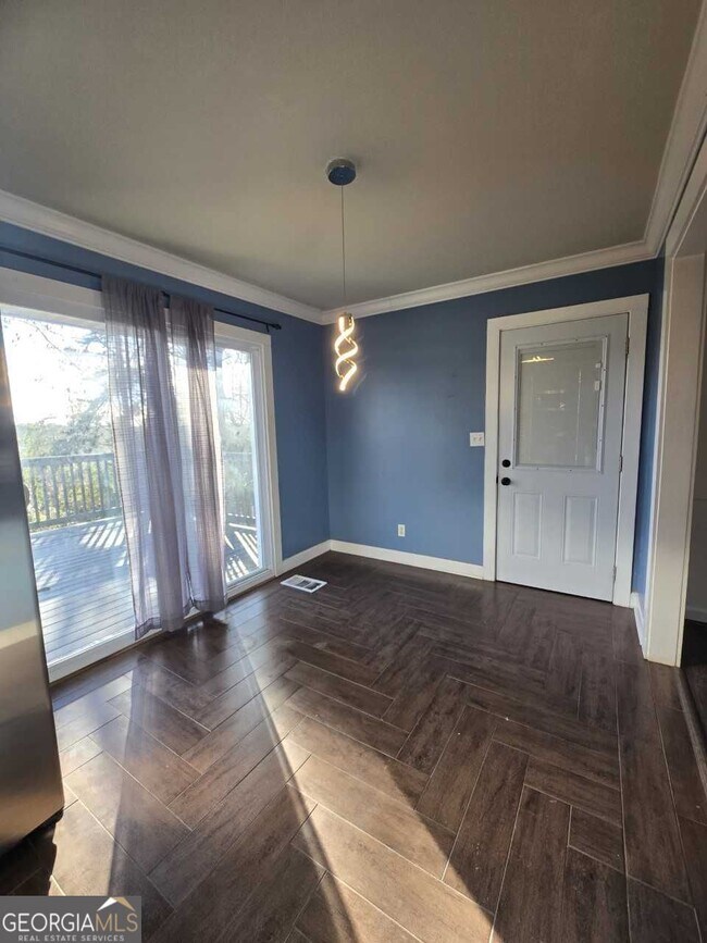 Building Photo - 707 Melrose Dr