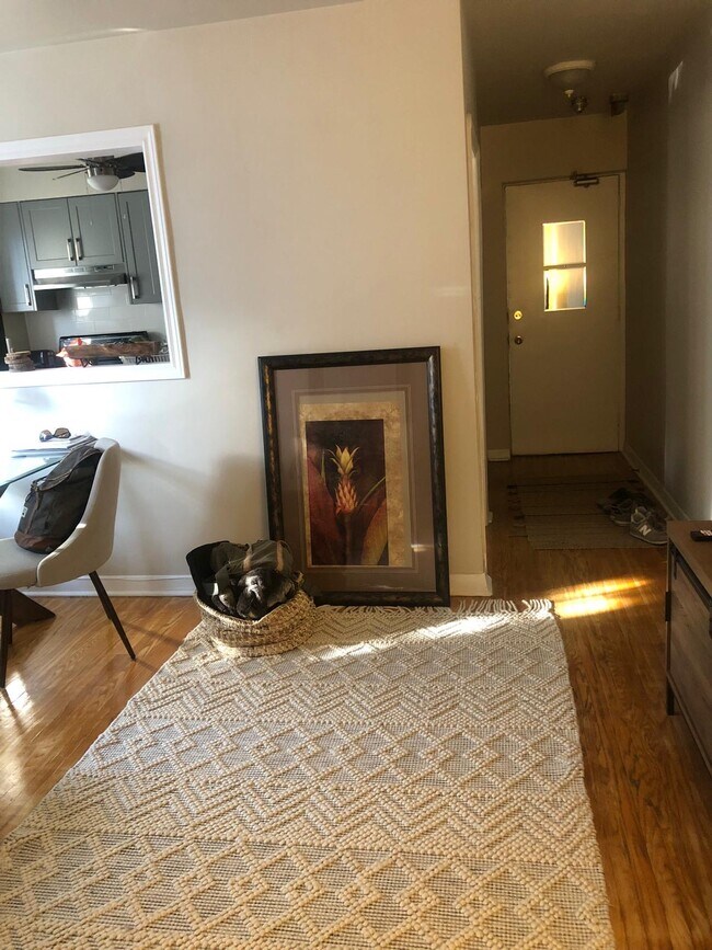 LIving room - 2511 Gerrard St E