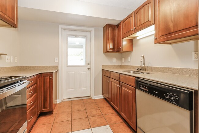 Building Photo - Charming brick ranch in Ladson, SC!
