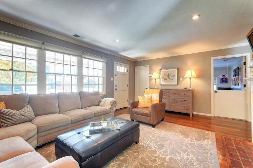 Foto del edificio - 308 Hedge Rd