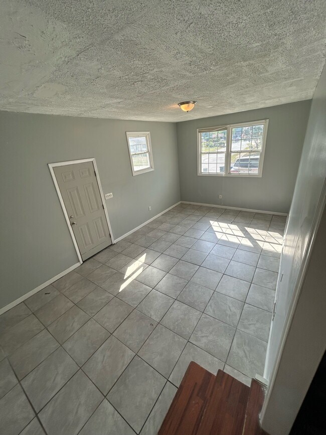 Building Photo - 5222 Longbranch Dr