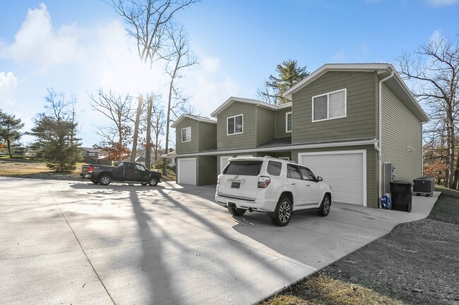 Building Photo - Garden Road Townhouses