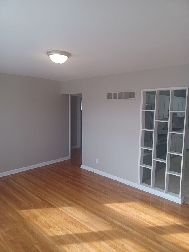 Foto del edificio - Don't miss out on this great Duplex!