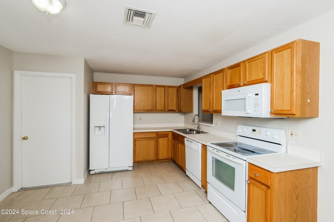 Foto del edificio - 1762 Eatonia St NW