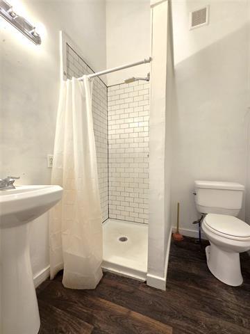 Foto del edificio - 1100 E 8th St