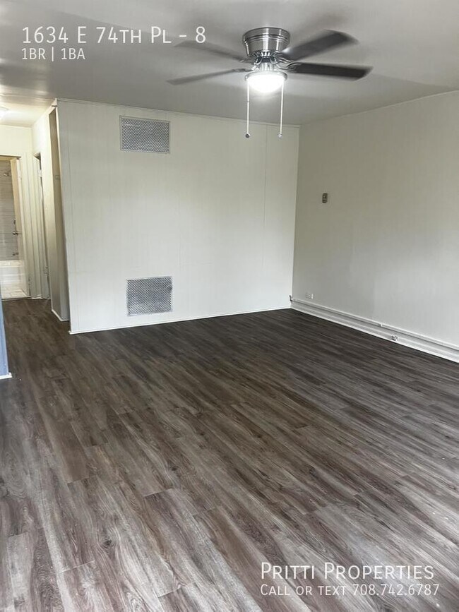 Foto del edificio - 1634 E 74th Pl