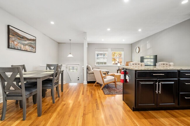 Foto del edificio - Beautiful 4 Bedroom in Short North