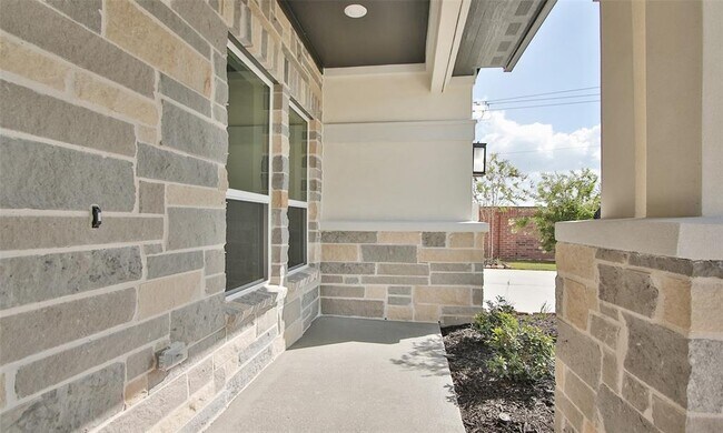 Building Photo - 2100 Arbor Gln Ct