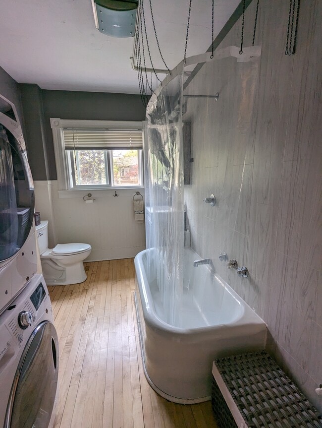 Building Photo - 519 Carson St