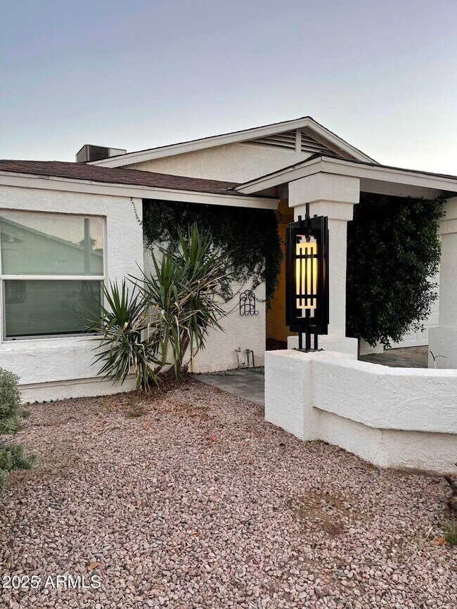 Building Photo - 303 W Fellars Dr