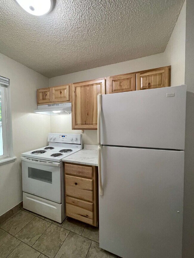 Foto del edificio - Spacious 2-bedroom, 1-bathroom Apartment