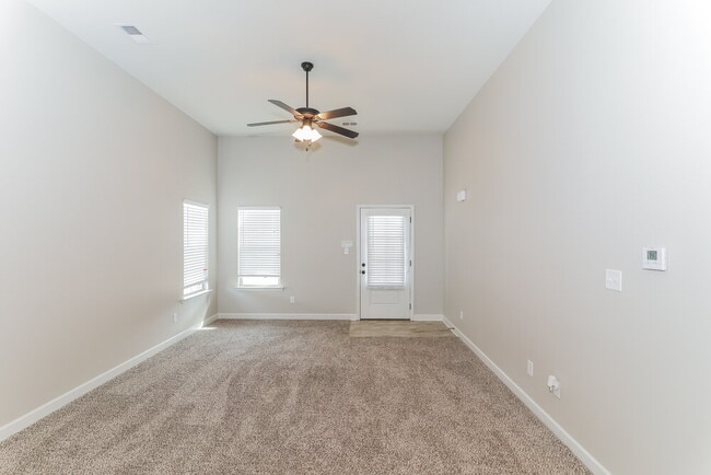 Building Photo - 7911 Hemlock Dr