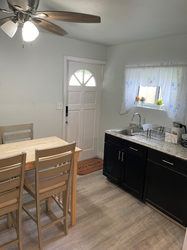 cocina comedor - 17760 SW 112th Ct