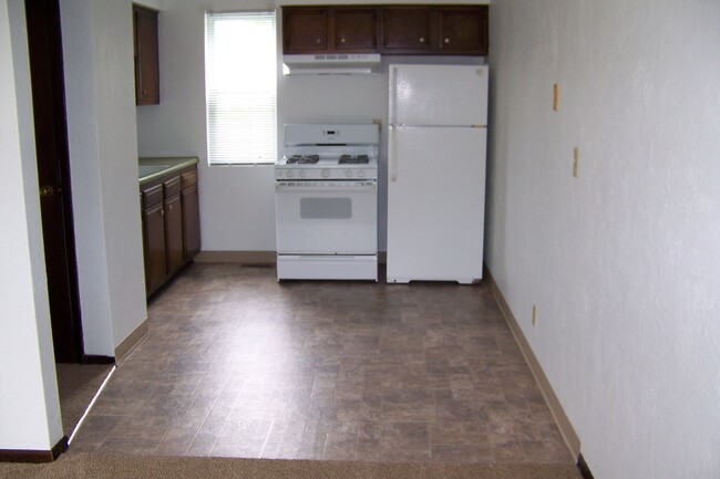 Building Photo - 2211 Stoneybrook Rd