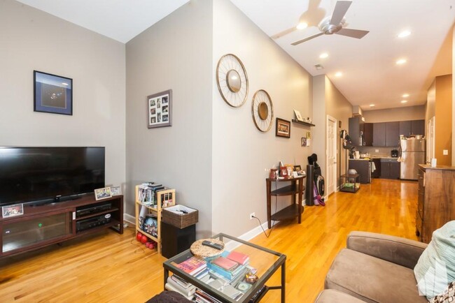 Building Photo - 1 bedroom in Chicago IL 60642