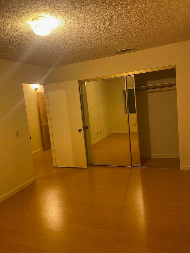 Foto del edificio - 223 E Acacia Ave