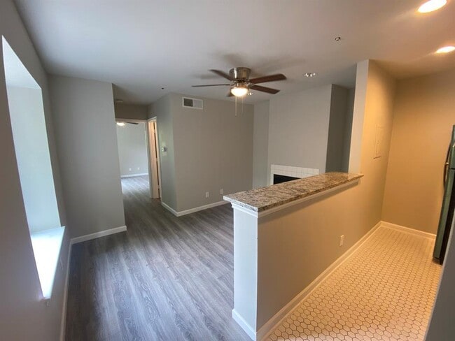 Foto del edificio - 5905 Lewis St