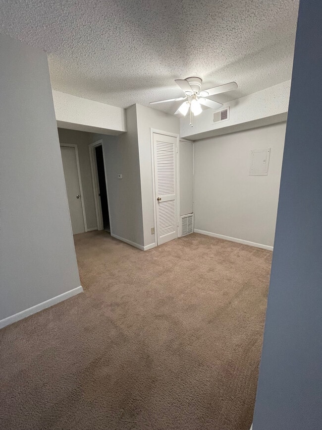 Dining Room - Carson Crest Apartments & Townhomes