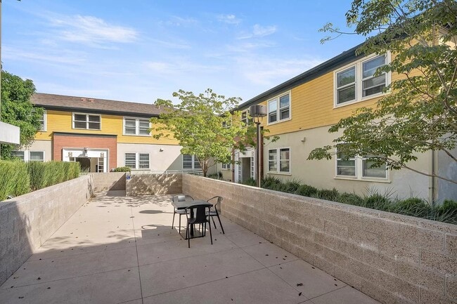 Building Photo - 8804.5 Belford Ave