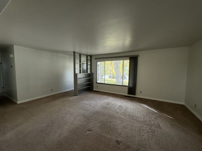 Building Photo - 1413 Rancho Way
