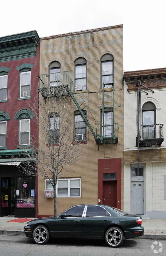 Building Photo - 1508 Summit Ave