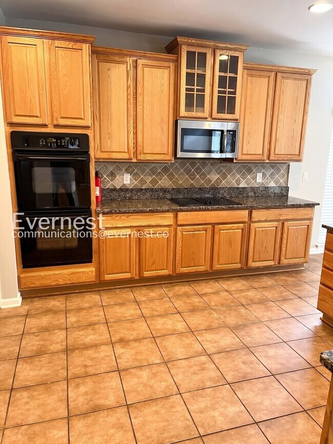 Foto del edificio - 743 Rolling Fork Dr